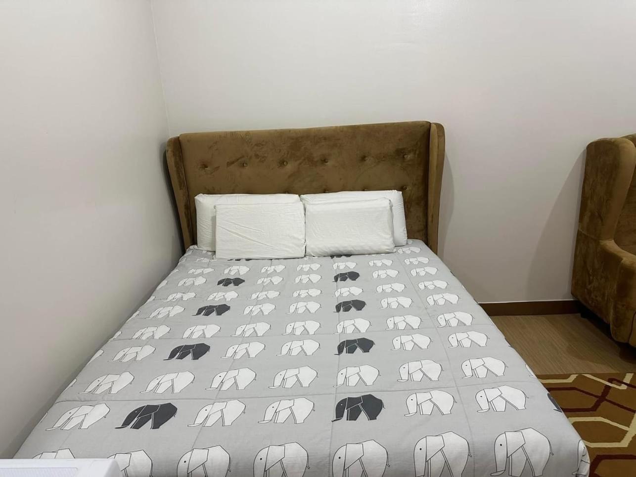 Starlight Suites Trece Martires Extérieur photo