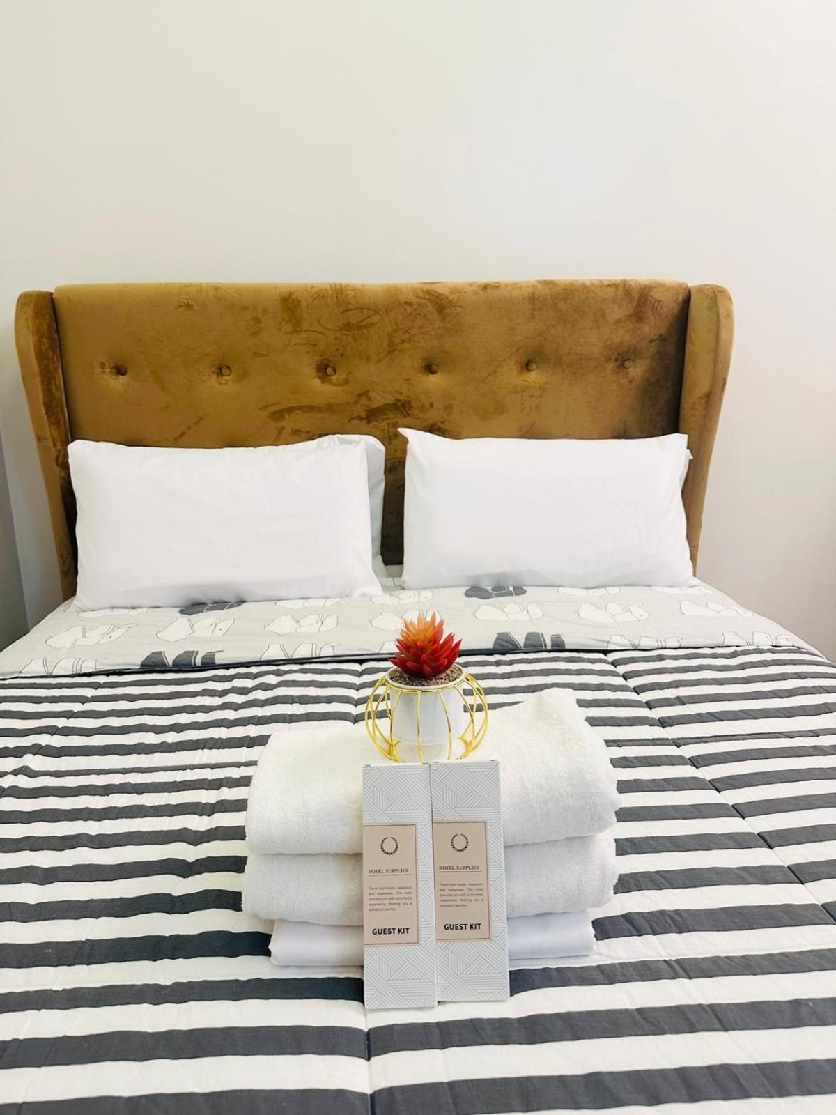 Starlight Suites Trece Martires Extérieur photo