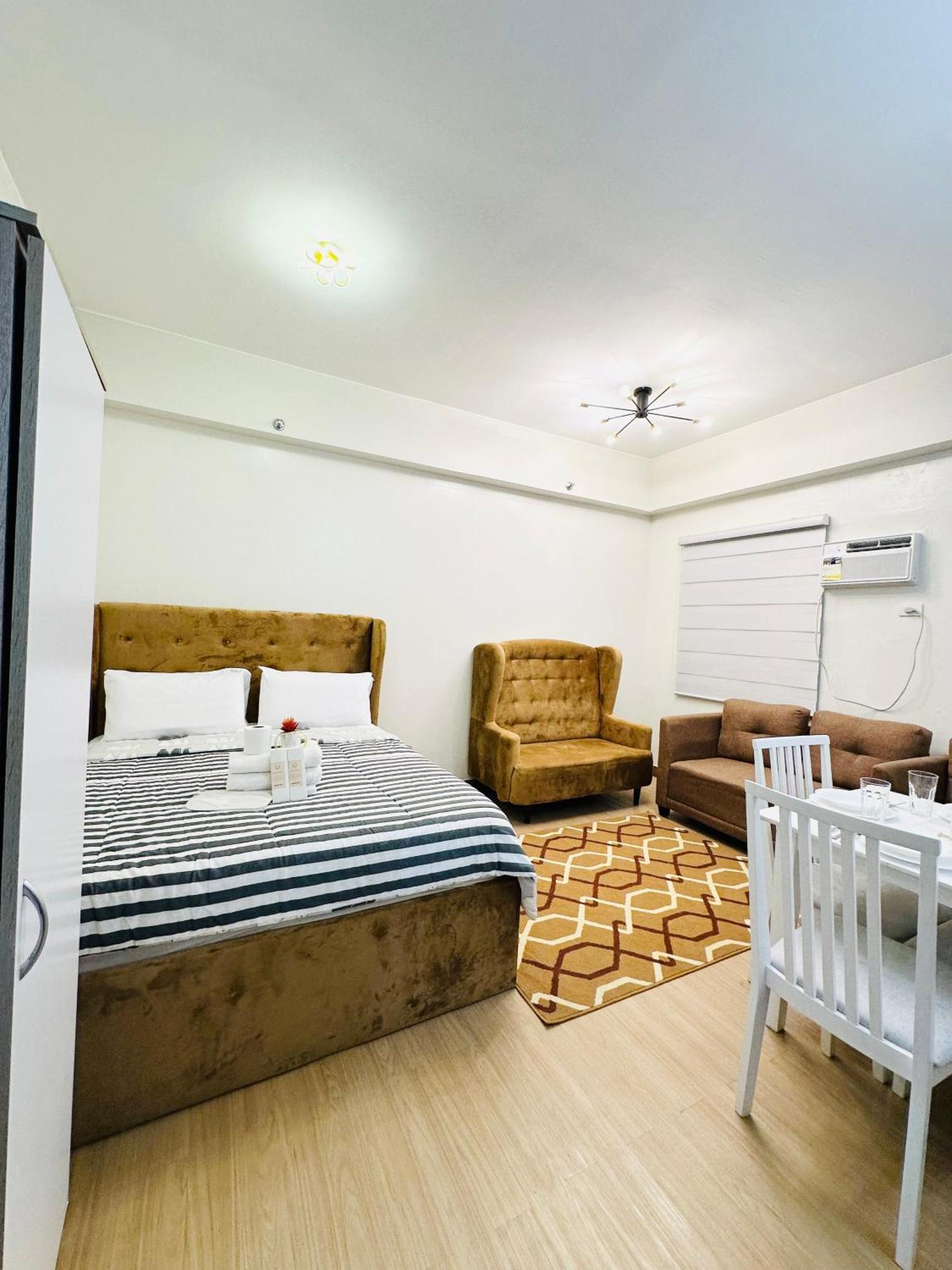Starlight Suites Trece Martires Extérieur photo