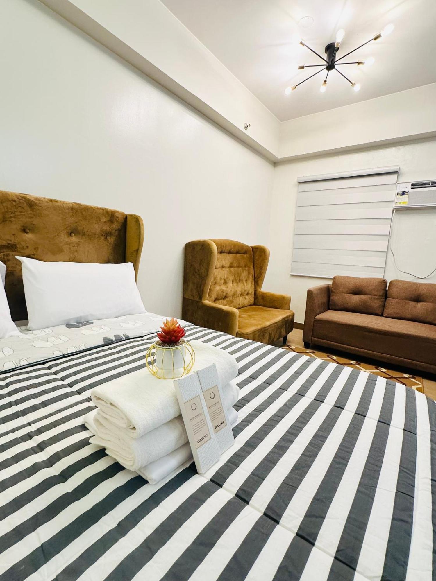Starlight Suites Trece Martires Extérieur photo