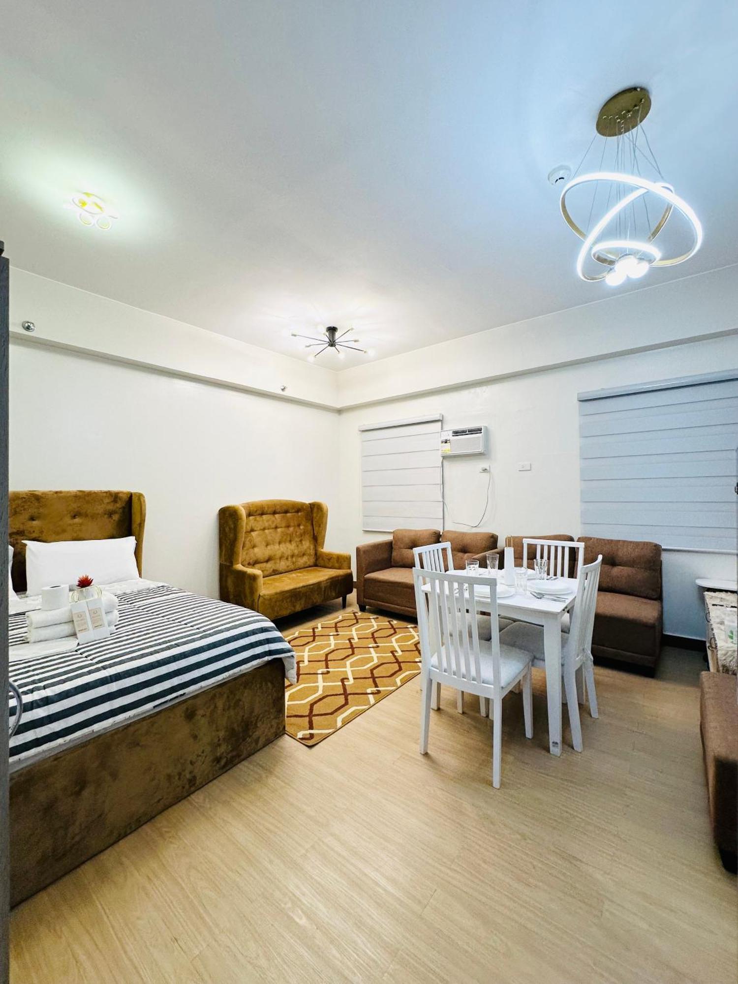 Starlight Suites Trece Martires Extérieur photo