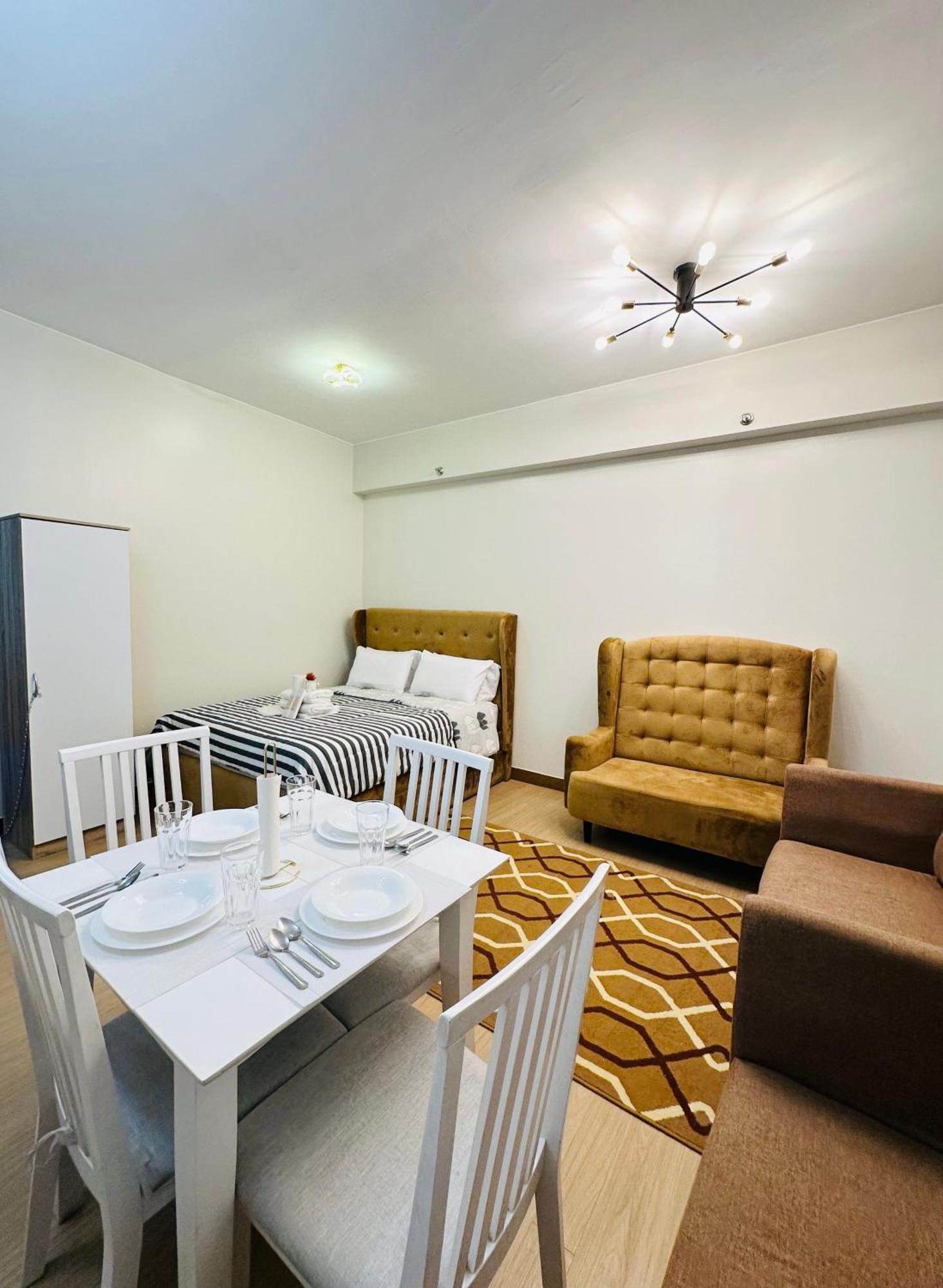 Starlight Suites Trece Martires Extérieur photo