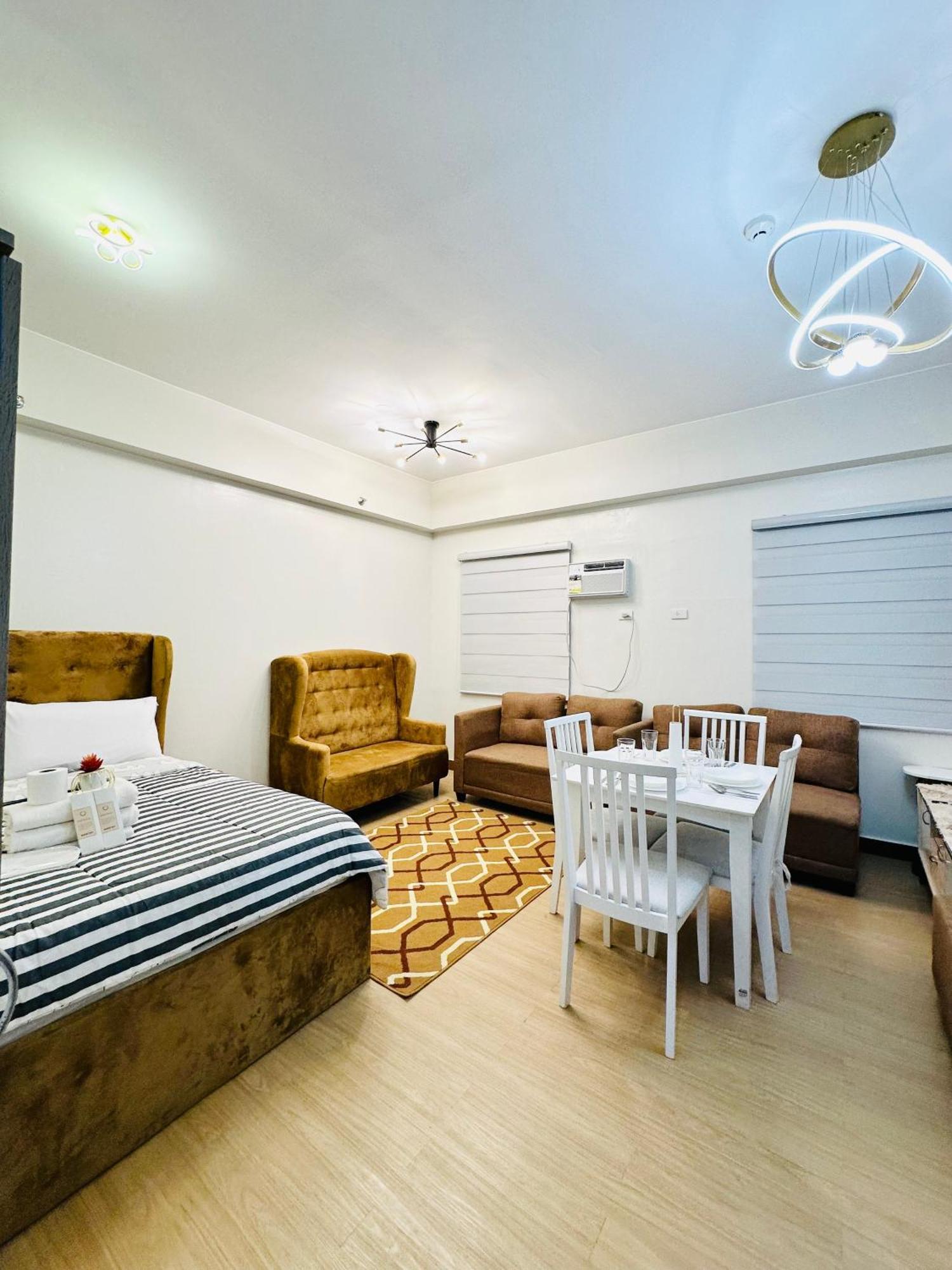 Starlight Suites Trece Martires Extérieur photo