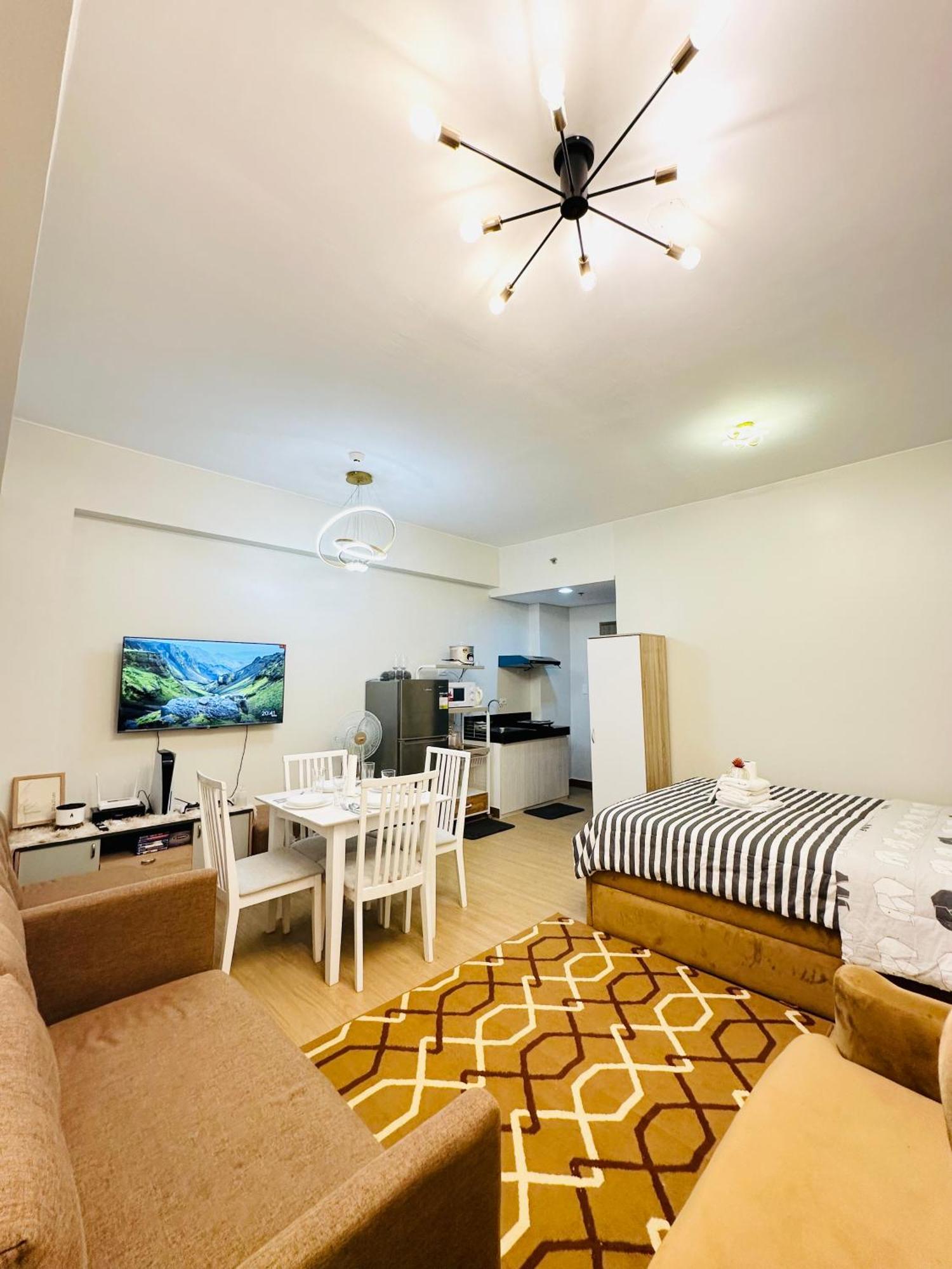 Starlight Suites Trece Martires Extérieur photo