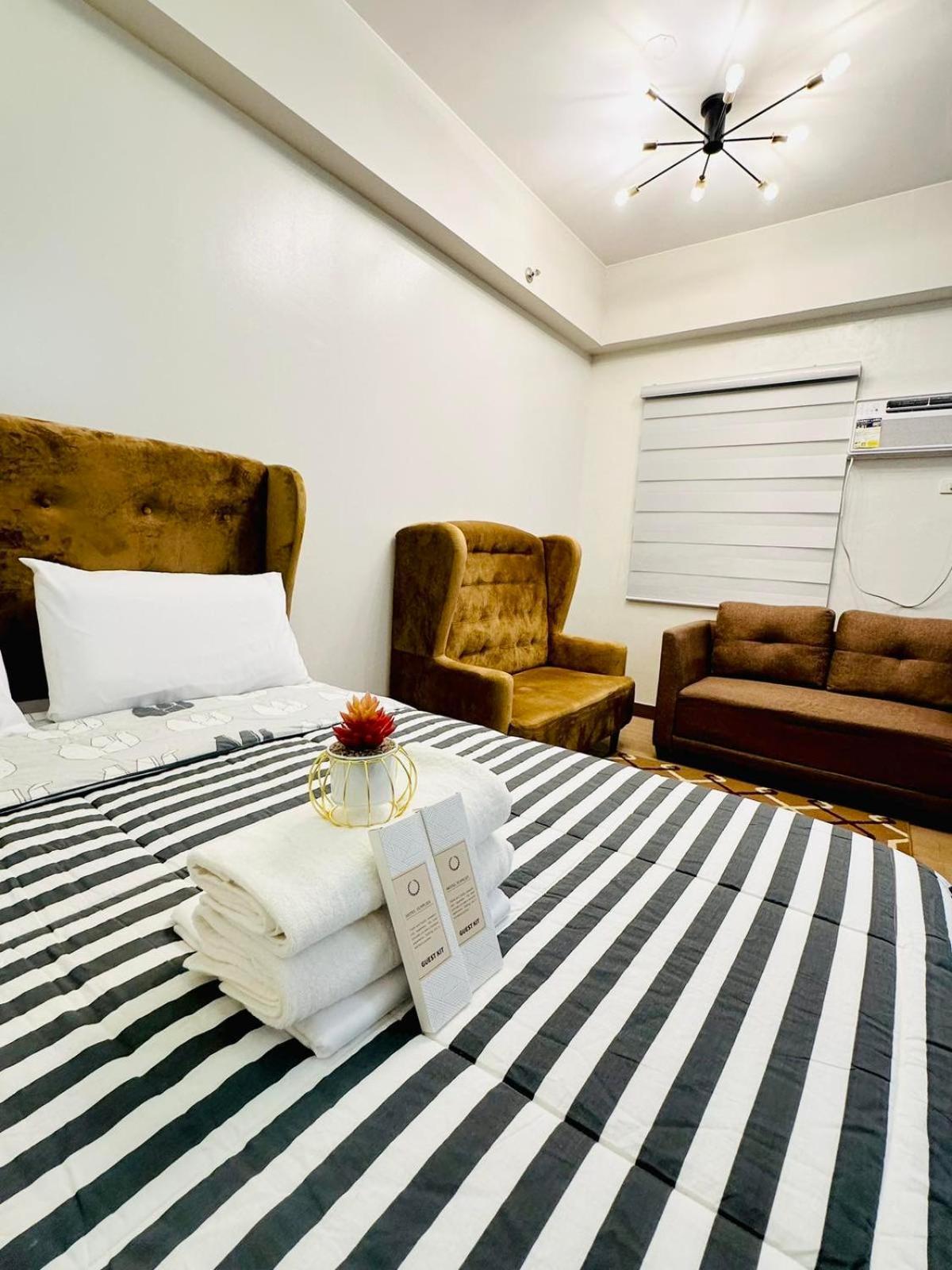Starlight Suites Trece Martires Extérieur photo