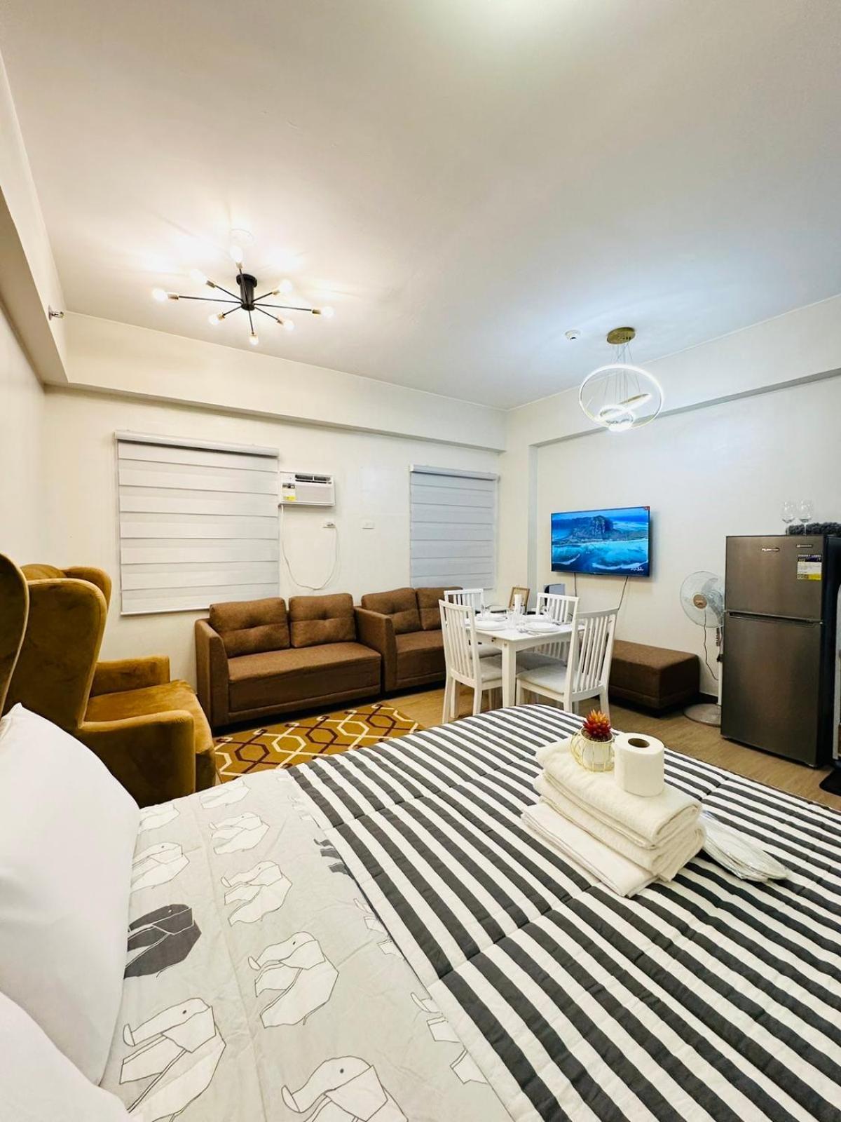 Starlight Suites Trece Martires Extérieur photo